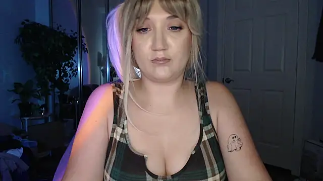 Snapshot of GoddessEmmy chatting on 06/17/26, 05:32 GoddessEmmy online show from 06/17/26, 05:32