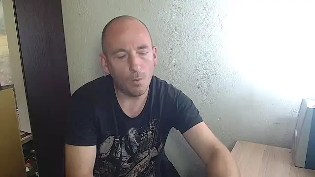 Snapshot of Johan___Barker chatting on 11/08/25, 01:11 Johan Barker online show from 11/08/25, 01:11