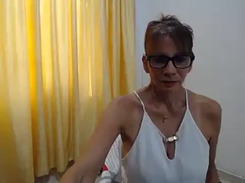 Snapshot of mommysexy16 chatting on 03/19/25, 09:27 mommysexy16 online show from 03/19/25, 09:27