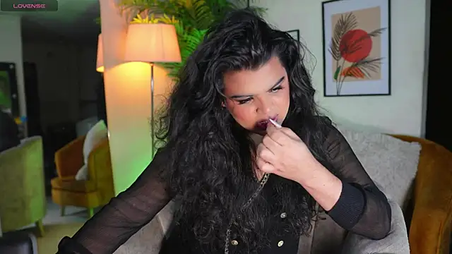 Snapshot of artechloe chatting on 02/28/25, 07:35 artechloe online show from 02/28/25, 07:35