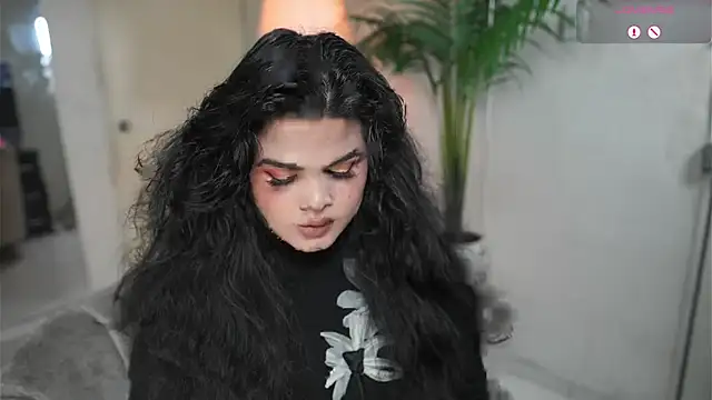 Snapshot of artechloe chatting on 09/25/25, 10:24 artechloe online show from 09/25/25, 10:24