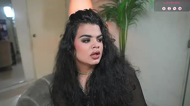 Snapshot of artechloe chatting on 09/29/25, 11:09 artechloe online show from 09/29/25, 11:09