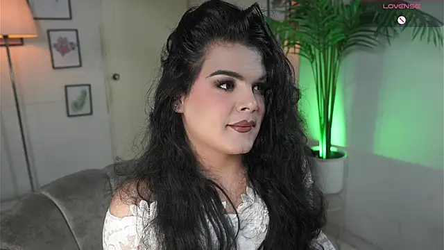 Snapshot of artechloe chatting on 10/15/25, 11:49 artechloe online show from 10/15/25, 11:49