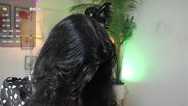 Snapshot of artechloe chatting on 10/31/25, 11:06 artechloe online show from 10/31/25, 11:06