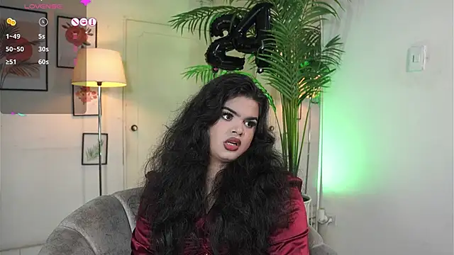 Snapshot of artechloe chatting on 11/05/25, 08:53 artechloe online show from 11/05/25, 08:53