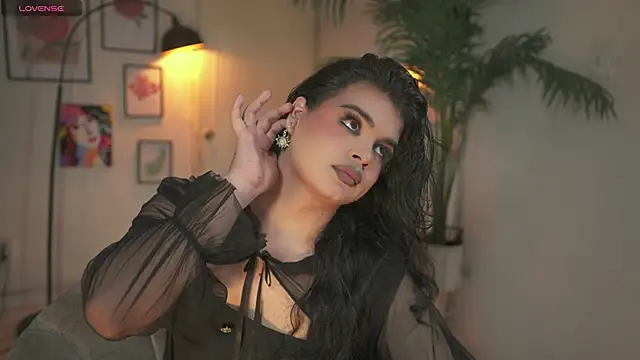 Snapshot of artechloe chatting on 12/19/25, 10:39 artechloe online show from 12/19/25, 10:39