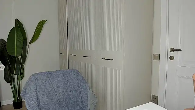 xx leila online show from 10/08/25, 10:57