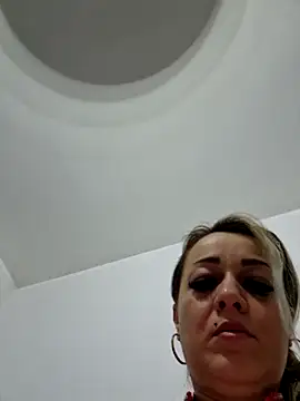 Snapshot of Ruxy42ETT chatting on 01/28/25, 08:04 Ruxy42ETT online show from 01/28/25, 08:04