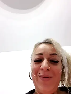 Snapshot of Ruxy42ETT chatting on 01/30/25, 08:22 Ruxy42ETT online show from 01/30/25, 08:22