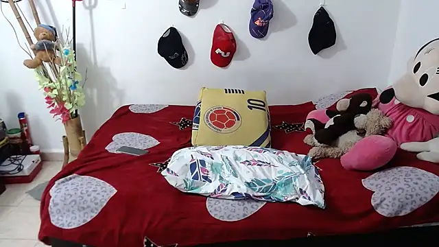 Snapshot of Britney-22 chatting on 04/11/26, 01:54 Britney-22 online show from 04/11/26, 01:54