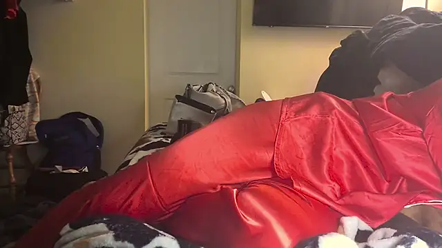 Snapshot of MaddisonX chatting on 12/16/25, 09:03 MaddisonX online show from 12/16/25, 09:03