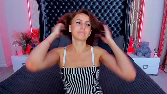 Rebecca Diamond online show from 06/02/26, 05:42