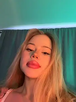 curchez  online show from 02/11/25, 09:14