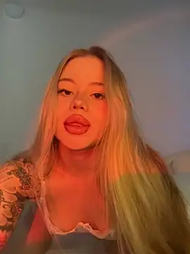 curchez  online show from 02/27/25, 08:53