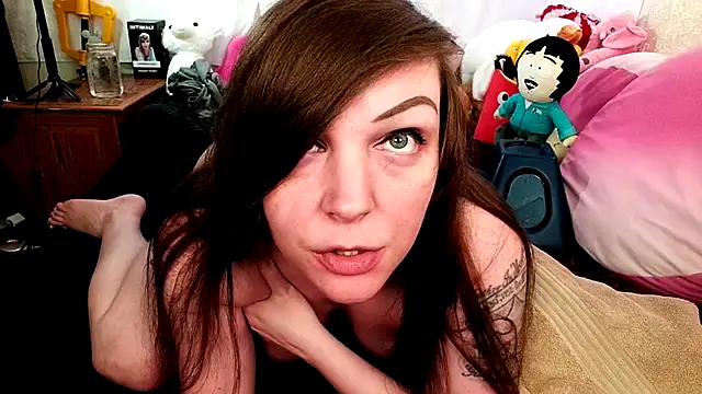 Snapshot of GamerGirlRoxyAndLee chatting on 12/13/25, 09:09 GamerGirlRoxyAndLee online show from 12/13/25, 09:09