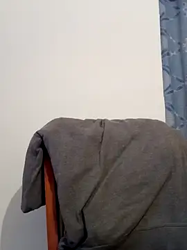 Snapshot of Rolandxxxr chatting on 01/01/25, 02:42 Rolandxxxr online show from 01/01/25, 02:42