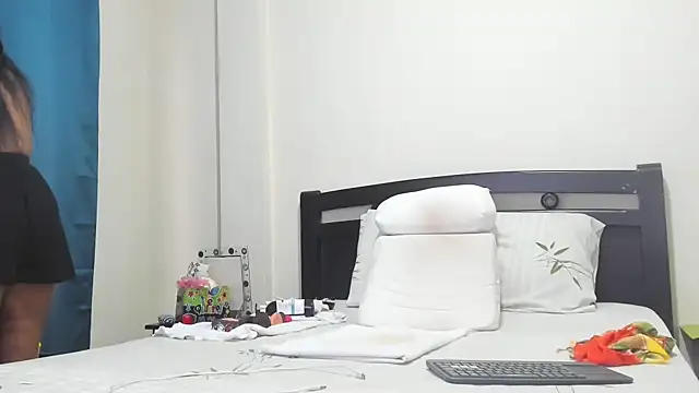 mara2020 69 online show from 11/26/25, 01:34