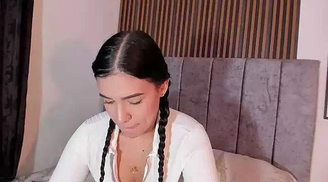 Snapshot of Hanna_Risso chatting on 12/04/24, 06:06 Hanna Risso online show from 12/04/24, 06:06