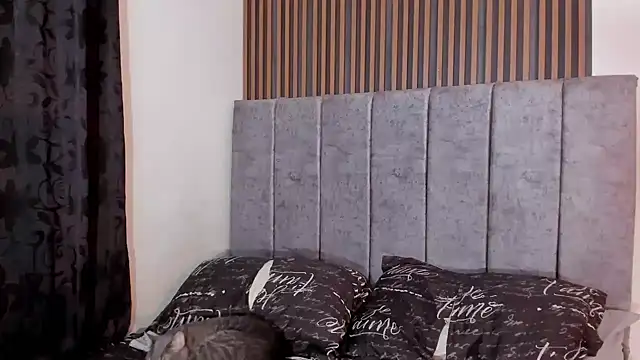 Snapshot of Hanna_Risso chatting on 12/10/24, 05:55 Hanna Risso online show from 12/10/24, 05:55