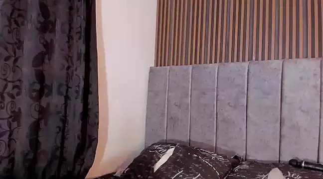 Snapshot of Hanna_Risso chatting on 12/11/24, 05:48 Hanna Risso online show from 12/11/24, 05:48