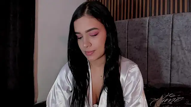 Snapshot of Hanna_Risso chatting on 12/17/24, 05:26 Hanna Risso online show from 12/17/24, 05:26