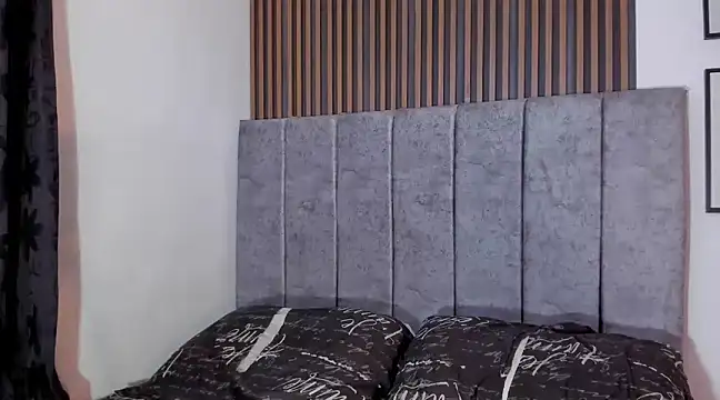 Snapshot of Hanna_Risso chatting on 12/18/24, 06:14 Hanna Risso online show from 12/18/24, 06:14