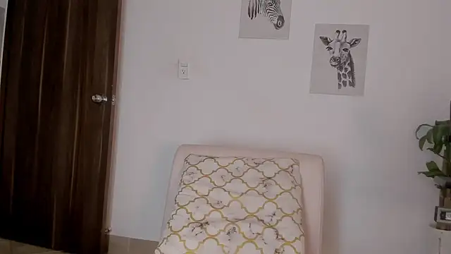 Snapshot of Hanna_Risso chatting on 10/15/25, 06:19 Hanna Risso online show from 10/15/25, 06:19