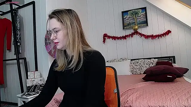 Snapshot of CindyJonson chatting on 02/13/25, 07:24 CindyJonson online show from 02/13/25, 07:24