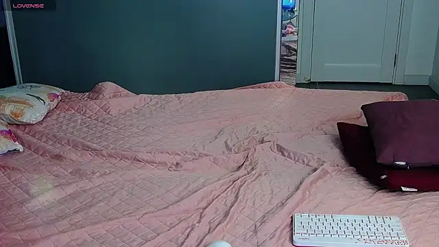 Snapshot of CindyJonson chatting on 09/18/25, 05:42 CindyJonson online show from 09/18/25, 05:42