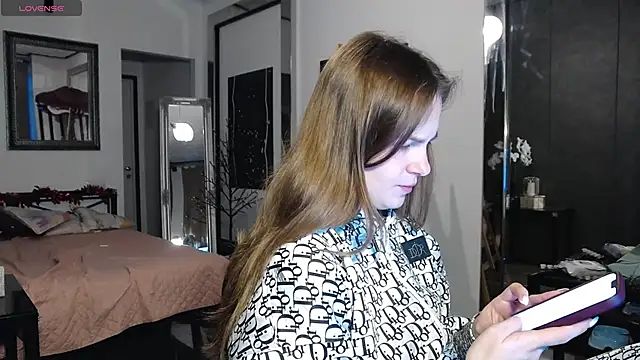 CindyJonson online show from 12/17/25, 06:19