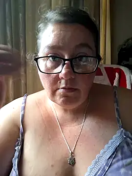 Snapshot of Iceprincess2bad4u chatting on 12/22/24, 04:48 Iceprincess2bad4u online show from 12/22/24, 04:48