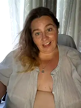 Snapshot of Iceprincess2bad4u chatting on 12/31/24, 03:20 Iceprincess2bad4u online show from 12/31/24, 03:20