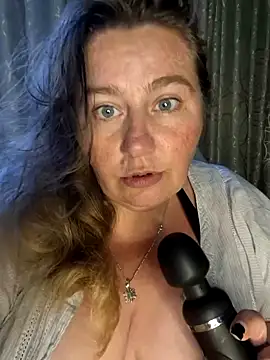 Snapshot of Iceprincess2bad4u chatting on 01/02/25, 04:46 Iceprincess2bad4u online show from 01/02/25, 04:46