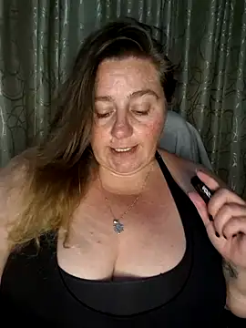 Snapshot of Iceprincess2bad4u chatting on 01/03/25, 06:14 Iceprincess2bad4u online show from 01/03/25, 06:14