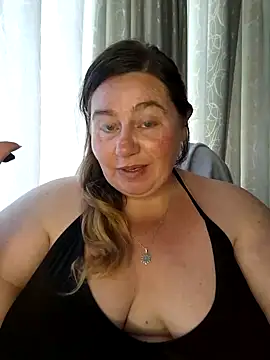 Snapshot of Iceprincess2bad4u chatting on 01/05/25, 06:02 Iceprincess2bad4u online show from 01/05/25, 06:02