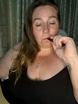 Snapshot of Iceprincess2bad4u chatting on 02/02/25, 06:10 Iceprincess2bad4u online show from 02/02/25, 06:10