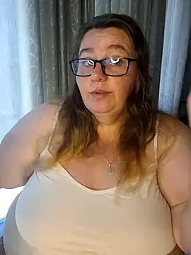 Snapshot of Iceprincess2bad4u chatting on 03/22/25, 05:28 Iceprincess2bad4u online show from 03/22/25, 05:28