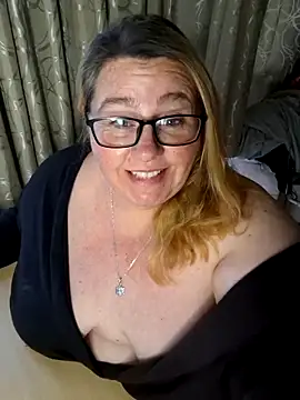 Snapshot of Iceprincess2bad4u chatting on 10/01/25, 04:13 Iceprincess2bad4u online show from 10/01/25, 04:13