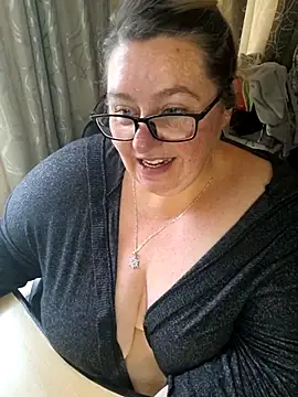 Snapshot of Iceprincess2bad4u chatting on 11/01/25, 06:15 Iceprincess2bad4u online show from 11/01/25, 06:15