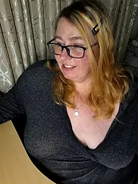 Snapshot of Iceprincess2bad4u chatting on 11/07/25, 06:08 Iceprincess2bad4u online show from 11/07/25, 06:08