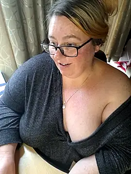 Snapshot of Iceprincess2bad4u chatting on 11/16/25, 06:52 Iceprincess2bad4u online show from 11/16/25, 06:52