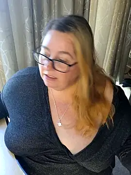 Snapshot of Iceprincess2bad4u chatting on 11/22/25, 06:23 Iceprincess2bad4u online show from 11/22/25, 06:23