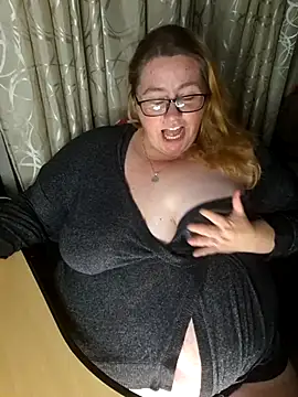 Snapshot of Iceprincess2bad4u chatting on 12/05/25, 07:32 Iceprincess2bad4u online show from 12/05/25, 07:32