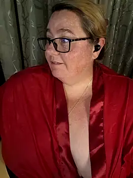 Snapshot of Iceprincess2bad4u chatting on 04/23/26, 06:21 Iceprincess2bad4u online show from 04/23/26, 06:21