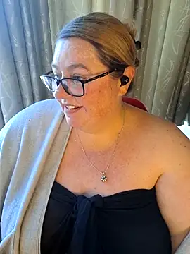 Snapshot of Iceprincess2bad4u chatting on 04/26/26, 06:00 Iceprincess2bad4u online show from 04/26/26, 06:00