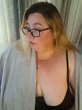Snapshot of Iceprincess2bad4u chatting on 04/27/26, 06:11 Iceprincess2bad4u online show from 04/27/26, 06:11
