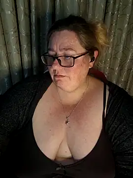 Snapshot of Iceprincess2bad4u chatting on 04/27/26, 06:17 Iceprincess2bad4u online show from 04/27/26, 06:17