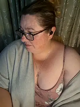 Snapshot of Iceprincess2bad4u chatting on 05/09/26, 06:13 Iceprincess2bad4u online show from 05/09/26, 06:13