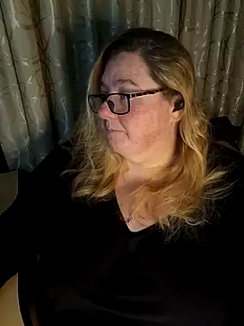 Snapshot of Iceprincess2bad4u chatting on 05/12/26, 06:16 Iceprincess2bad4u online show from 05/12/26, 06:16