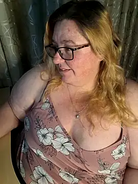 Snapshot of Iceprincess2bad4u chatting on 05/18/26, 06:25 Iceprincess2bad4u online show from 05/18/26, 06:25